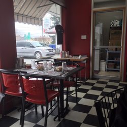 Chez Pop - Cozy diner feel