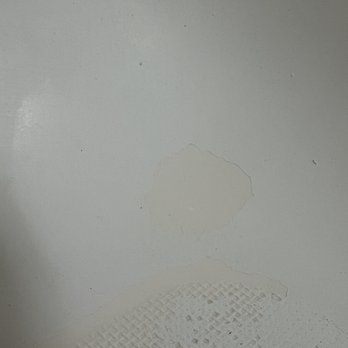 El Coronado Resort - Paint is peeling in the tub - Hotels Near Me - Wildwood, New Jersey