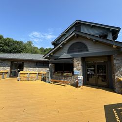 Smoky Mountain Host - Restrooms & gift shop