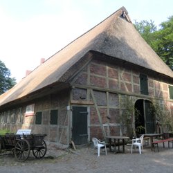 Wassermühle Karoxbostel - Eingang am Hauptgebäude.