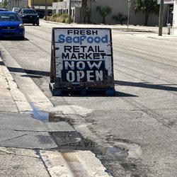 Independent Seafoods - Sign