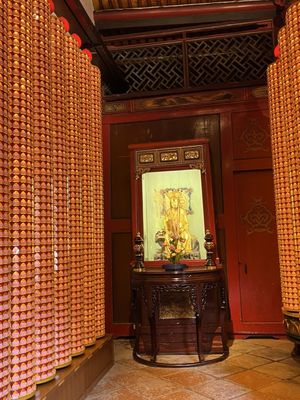 Lungshan Temple by null