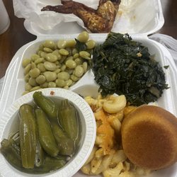 Maxine’s Old Country Kitchen - Plate lunch