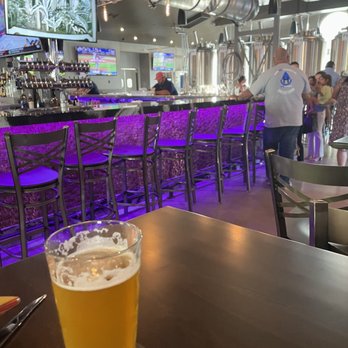 Brewbury - Sports Bars Near Me - Middlebury, Connecticut