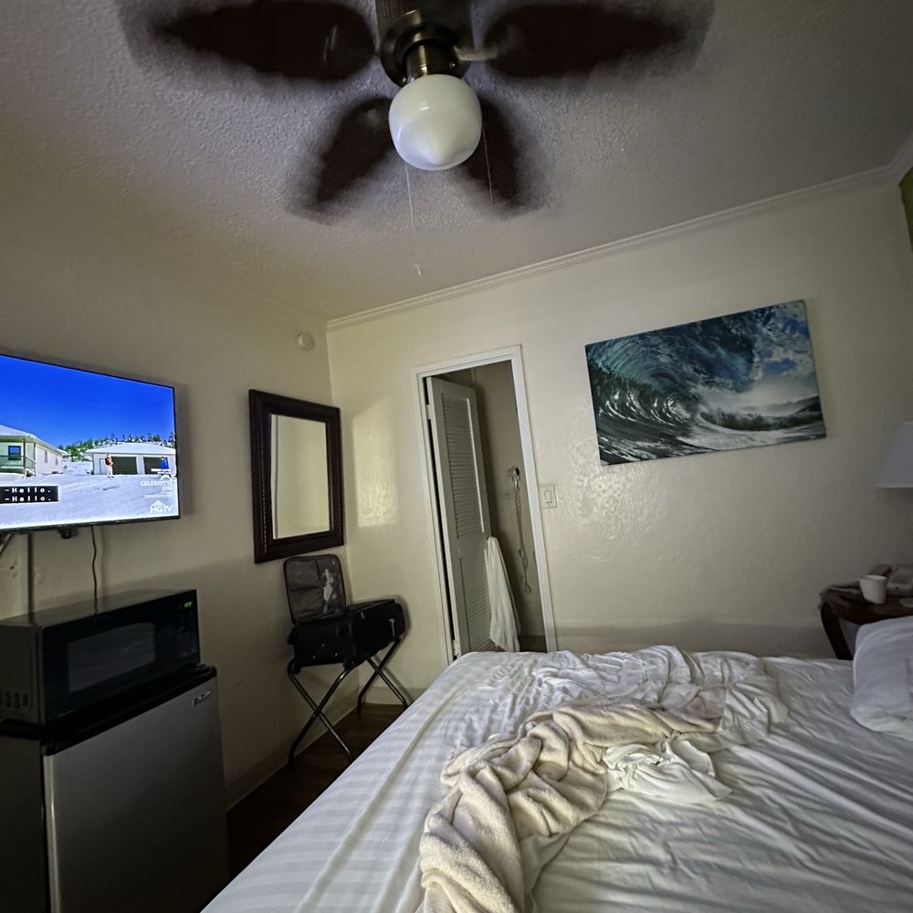 Pacific Marina Inn - Small room.  But ok for short stay - Hotels Near Me - Honolulu, Hawaii