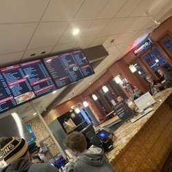 Ken's NY Deli & Brick Oven Pizzeria - Bar area