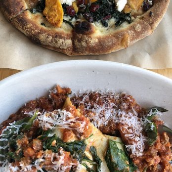 True Food Kitchen - Butternut Squash Pizza and Fennel Sausage Lasagna - Vegetarian Near Me - Pasadena, California True Food Kitchen - Butternut Squash Pizza and Fennel Sausage Lasagna - Vegetarian Near Me - Pasadena, California