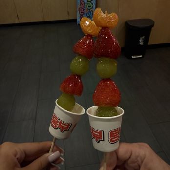 Rahongbu Malatang - Delicious fruit with a sugar syrup coating! - Chinese Near Me - Fort Lee, New Jersey Rahongbu Malatang - Delicious fruit with a sugar syrup coating! - Chinese Near Me - Fort Lee, New Jersey