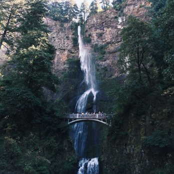 Multnomah Falls - Busy August afternoon - Hiking Near Me - Bridal Veil, Oregon Multnomah Falls - Busy August afternoon - Hiking Near Me - Bridal Veil, Oregon