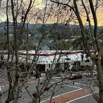 Gott's Roadside - Outside (view from the parking structure) - Salad Near Me - Walnut Creek, California