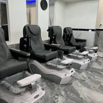 Inspire Nail Bar - Pedicure seats - Nail Salons Near Me - Baltimore, Maryland