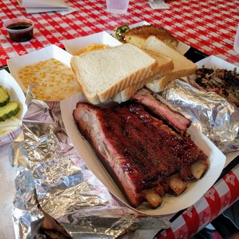 Harmon's Barbecue - Pickles/onions, creamed corn, mac & cheese under bread, cornbread, pulled pork, foil-wrapped turkey, ribs, foil-wrapped brisket - Barbeque Near Me - Fort Mitchell, Kentucky Harmon's Barbecue - Pickles/onions, creamed corn, mac & cheese under bread, cornbread, pulled pork, foil-wrapped turkey, ribs, foil-wrapped brisket - Barbeque Near Me - Fort Mitchell, Kentucky