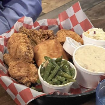 Flat Creek Restaurant - Fried chicken - Seafood Near Me - Cape Fair, Missouri