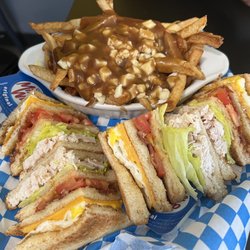 Roi De La Patate - Club sandwich and poutine