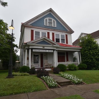 The Trainmaster's House - Bed & Breakfast Near Me - Kenova, West Virginia