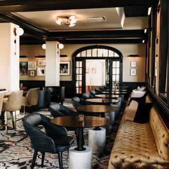 Kimpton Cottonwood Hotel - Bar and lounge area (photos by @lindenmckay) - Hotels Near Me - Omaha, Nebraska Kimpton Cottonwood Hotel - Bar and lounge area (photos by @lindenmckay) - Hotels Near Me - Omaha, Nebraska