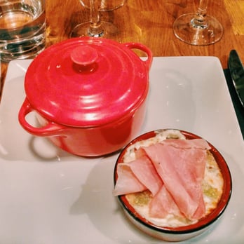 La Cuisinerie - Velouté de butternut et ravioles au jambon blanc truffé - Tapas Bars Near Me - Lyon, 69 La Cuisinerie - Velouté de butternut et ravioles au jambon blanc truffé - Tapas Bars Near Me - Lyon, 69