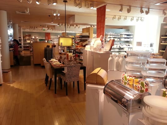 Crate & Barrel by null