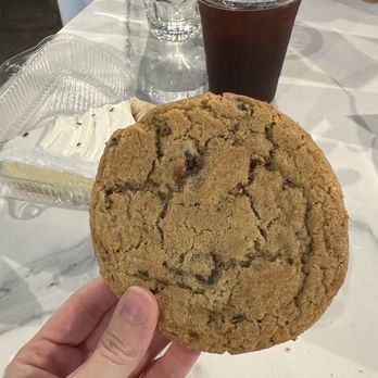 Dozen Bakery - Bakeries Near Me - Nashville, Tennessee