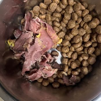 Bread Basket Deli - Dog food - Delis Near Me - Oak Park, Michigan