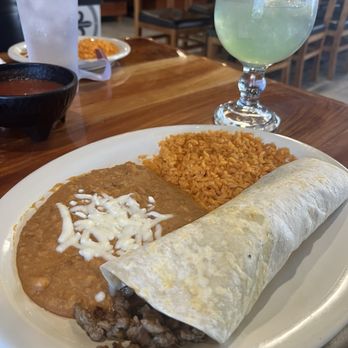 La Cantina - Steak burrito with rice and beans - Mexican Near Me - Cedarburg, Wisconsin La Cantina - Steak burrito with rice and beans - Mexican Near Me - Cedarburg, Wisconsin