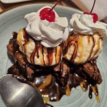 Dave & Buster's Ala Moana - Dessert....Brownie Bliss - Arcades Near Me - Honolulu, Hawaii