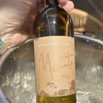 Flower Hill Bistro - Moscato 2022 - Gastropubs Near Me - Temecula, California
