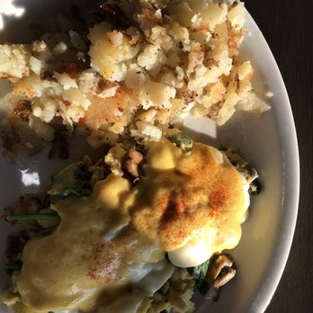 The Cracked Egg - Spinach Florentine with house fries - Breakfast & Brunch Near Me - Phoenix, Arizona The Cracked Egg - Spinach Florentine with house fries - Breakfast & Brunch Near Me - Phoenix, Arizona