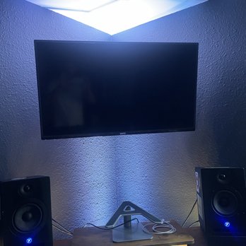 Lava Handyman - Nice corner mount setup for the studio. - TV Mounting Near Me