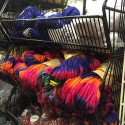 Newton's Yarn Country