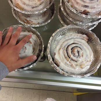 Crescent Inn Restaurant - Giant cinnamon rolls - American Near Me - Troy, Virginia