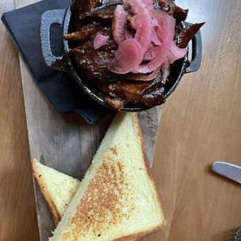 Corner Restaurant - Burnt Ends - Bars Near Me - Austin, Texas