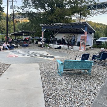 Proud Mary BBQ - Great band playing on stage - Barbeque Near Me - Lexington, Kentucky Proud Mary BBQ - Great band playing on stage - Barbeque Near Me - Lexington, Kentucky