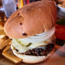 Tucker's Place - Tucker burger