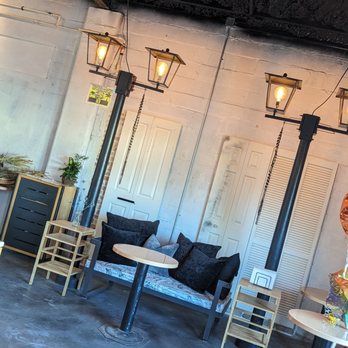 Adieu - Glu - Inside seating area. - Bakeries Near Me - St. Petersburg, Florida