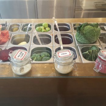 juice bar - Bar area - Juice Bars & Smoothies Near Me - Vienna, 9