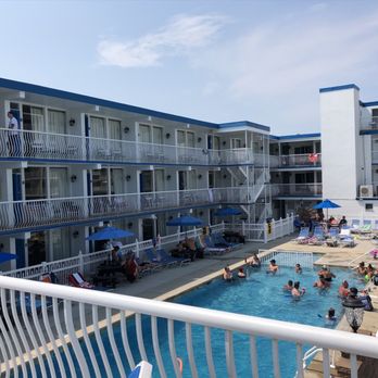Gondolier Oceanfront Motel - Pool and motel from sun deck - Hotels Near Me - Wildwood Crest, New Jersey Gondolier Oceanfront Motel - Pool and motel from sun deck - Hotels Near Me - Wildwood Crest, New Jersey