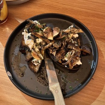 Avec - Chicago - Oyster mushroom - Mediterranean Near Me - Chicago, Illinois
