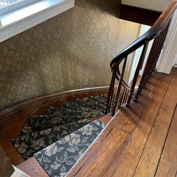 Malaga Inn - Top of the staircase - Hotels Near Me - Mobile, Alabama Malaga Inn - Top of the staircase - Hotels Near Me - Mobile, Alabama