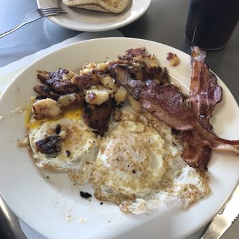 Cj's Restaurant - Breakfast & Brunch Near Me - New Britain, Connecticut