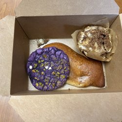Sweet Craft Vegan - Ube cookie, cinnamon cupcake and more.