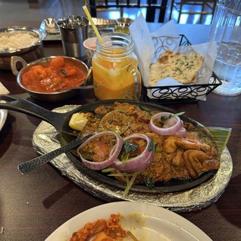Cilantree - Dhaba chicken special, Vindaloo, Mango Lassi, and Garlic Naan - Indian Near Me - Farmington, Utah Cilantree - Dhaba chicken special, Vindaloo, Mango Lassi, and Garlic Naan - Indian Near Me - Farmington, Utah