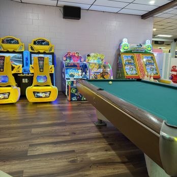 Elgin Lanes - Pool Halls Near Me - Elgin, Illinois