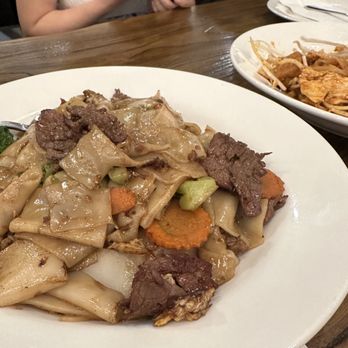 Bhan Mae Vane - Pad See Ew - Thai Near Me - Alameda, California