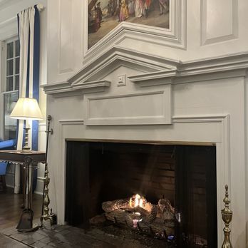 Colonial Inn - Fireplace in spacious lobby. - Hotels Near Me - Harbor Springs, Michigan Colonial Inn - Fireplace in spacious lobby. - Hotels Near Me - Harbor Springs, Michigan