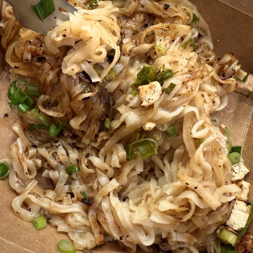 The Pad Thai Stand - Southern vegan pad thai (3rd time in a row it came out dry and sauce-less like this). - Thai Near Me - San Diego, California