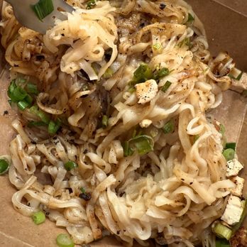 The Pad Thai Stand - Southern vegan pad thai (3rd time in a row it came out dry and sauce-less like this). - Thai Near Me - San Diego, California The Pad Thai Stand - Southern vegan pad thai (3rd time in a row it came out dry and sauce-less like this). - Thai Near Me - San Diego, California