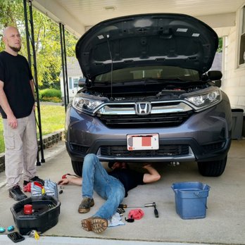 Mobile Oil Medic - Our team working - Oil Change Stations Near Me Mobile Oil Medic - Our team working - Oil Change Stations Near Me