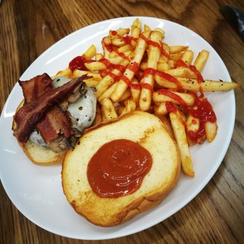 Mour Cocina | Bodega - Smoky house burger. - Wine Bars Near Me - Austin, Texas