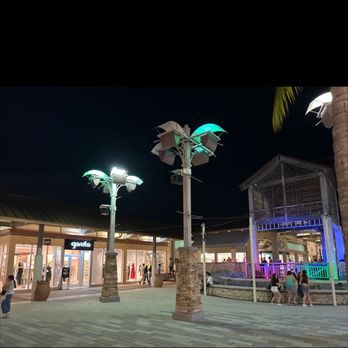 The Falls - Shopping Centers Near Me - Miami, Florida
